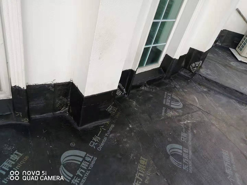 南京屋頂防水補漏施工現(xiàn)場